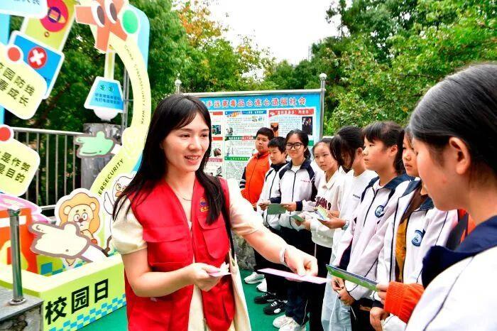 貴陽市觀山湖區(qū)開展“網(wǎng)絡(luò)安全進(jìn)校園”活動 筑牢青少年數(shù)字安全防線