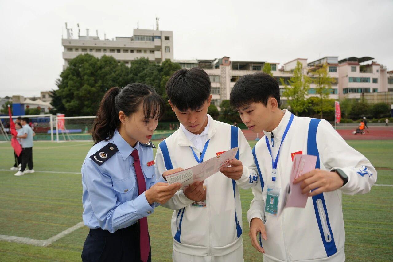 “稅務(wù)藍(lán)”添彩運動場 稅宣春風(fēng)暖人心